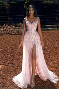 Vestido de baile único comprido em linha A com decote coração, tule e contas, com racha