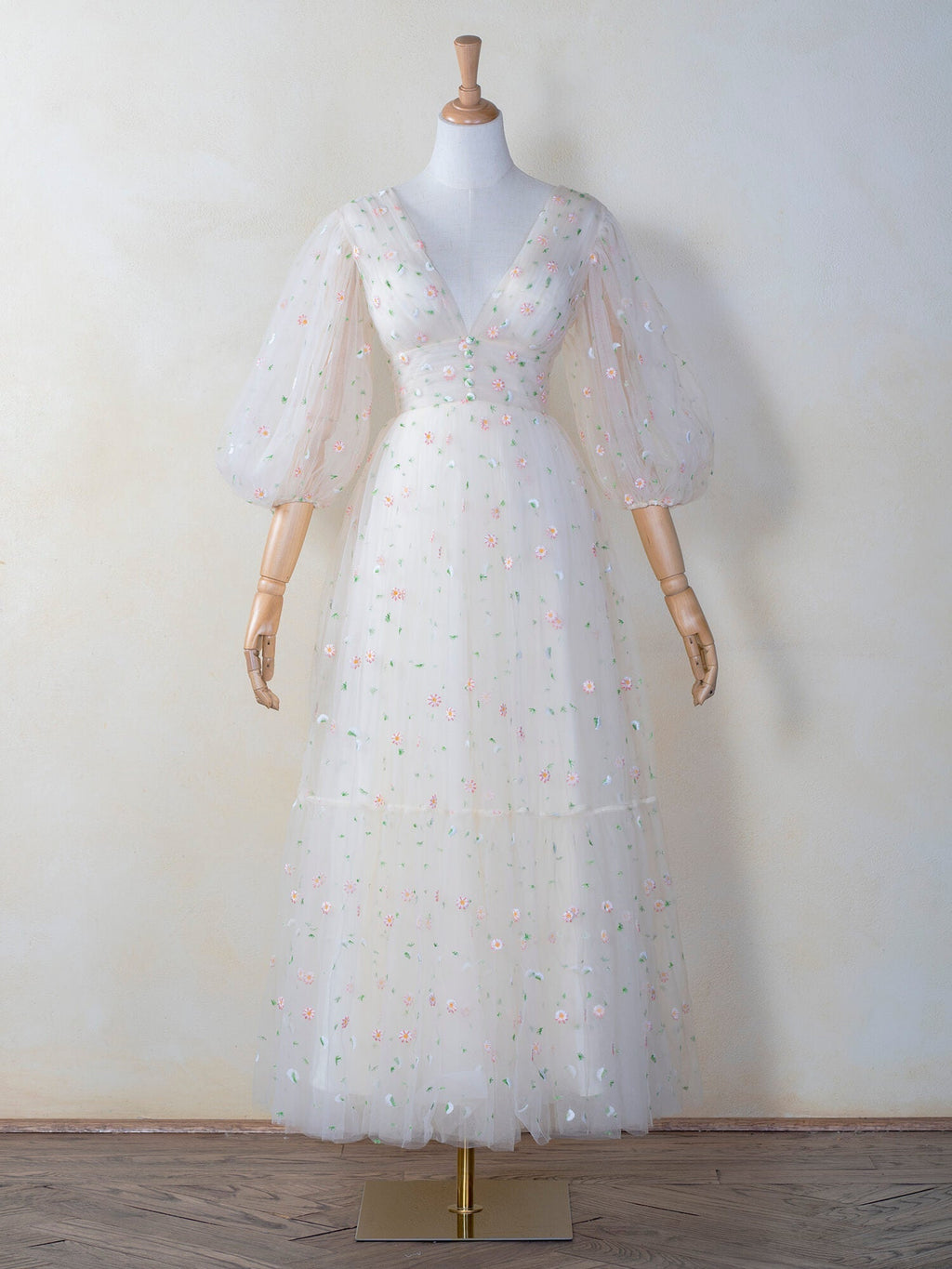 Robe longue à encolure en V profonde, manches à volants nuage scintillant