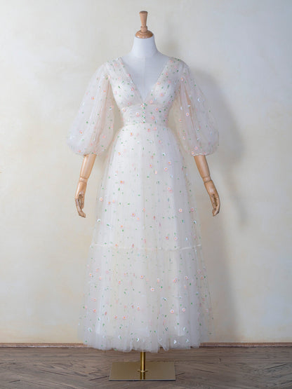 Vestido largo con puños con volantes y diseño de nubes estrelladas en V profundo