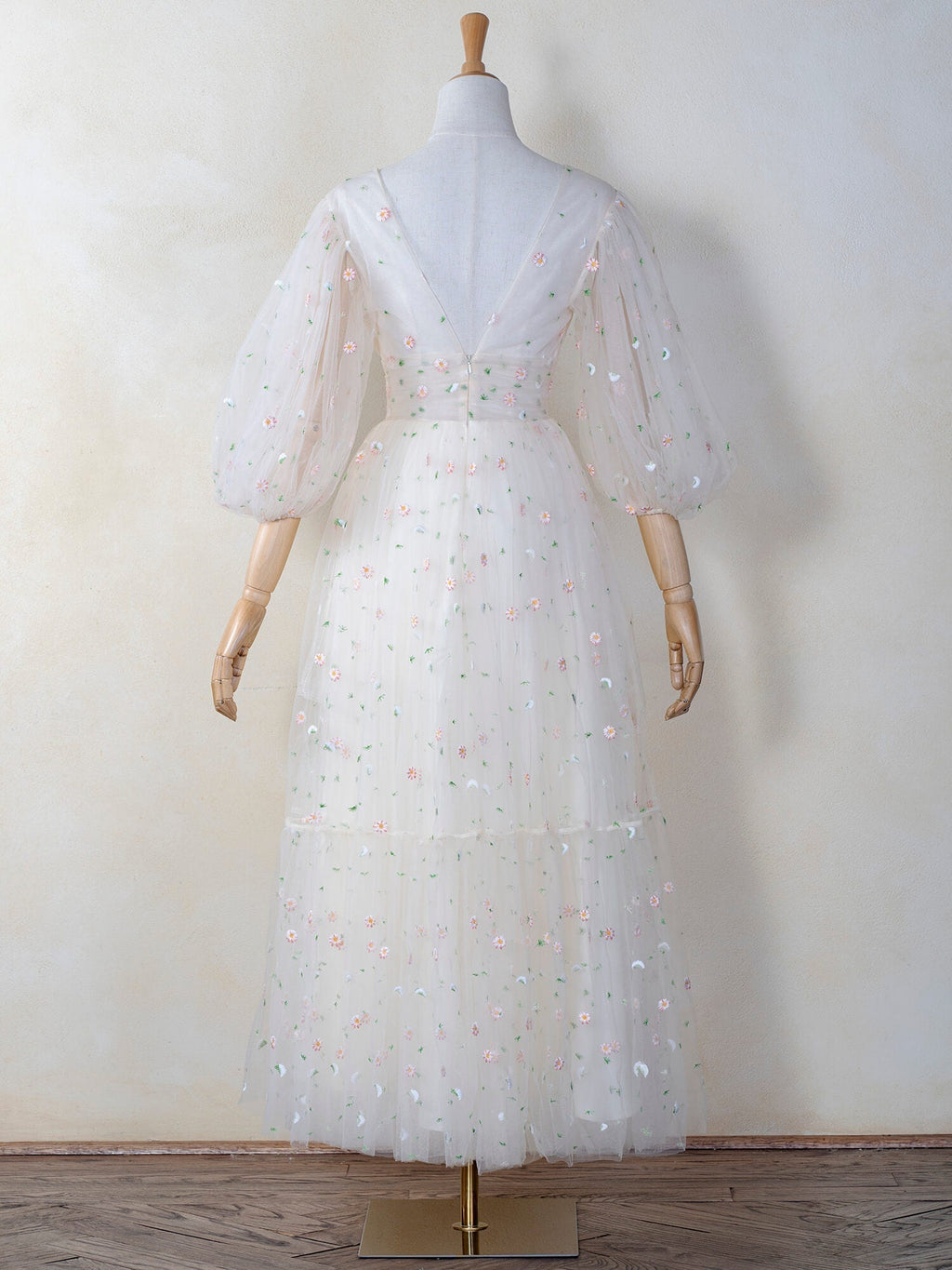 Robe longue à encolure en V profonde, manches à volants nuage scintillant