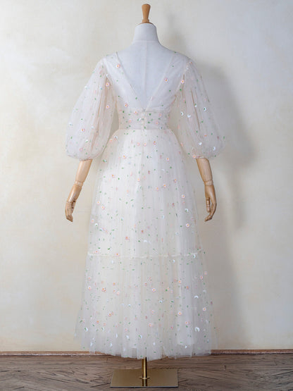 Vestido largo con puños con volantes y diseño de nubes estrelladas en V profundo
