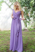 Abito da damigella lungo in chiffon viola con scollo a V, maniche a cappuccio e allacciatura BD042