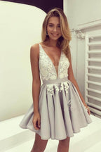 V-neck Grey Homecoming Dreses Short Prom Dresses With Lace Applique
