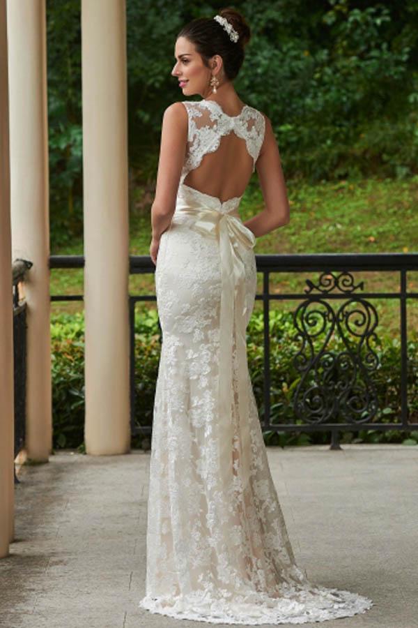 Vestido de novia con escote en V, encaje, cremallera y cola larga