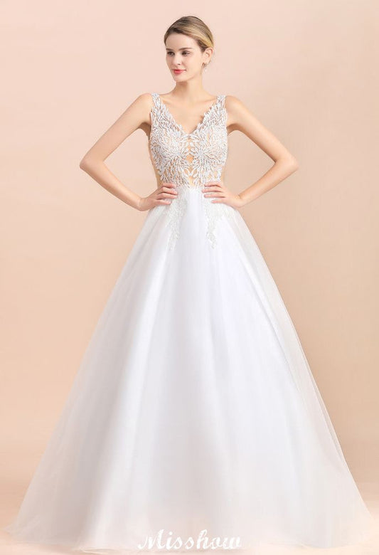 Vestido de novia estilo princesa con escote en V y encaje transparente hasta el suelo