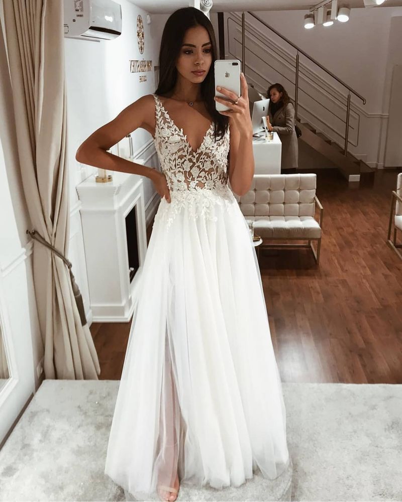 Ärmelloses Strand-Brautkleid aus Spitze und Tüll mit V-Ausschnitt