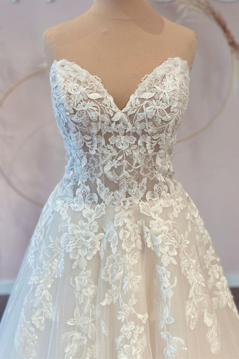 V Neck Sleeveless Lace Wedding Dress A Line Floor Length Chapel Train On Sale