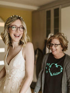 Robes de mariée à bretelles fines en V avec application de dentelle