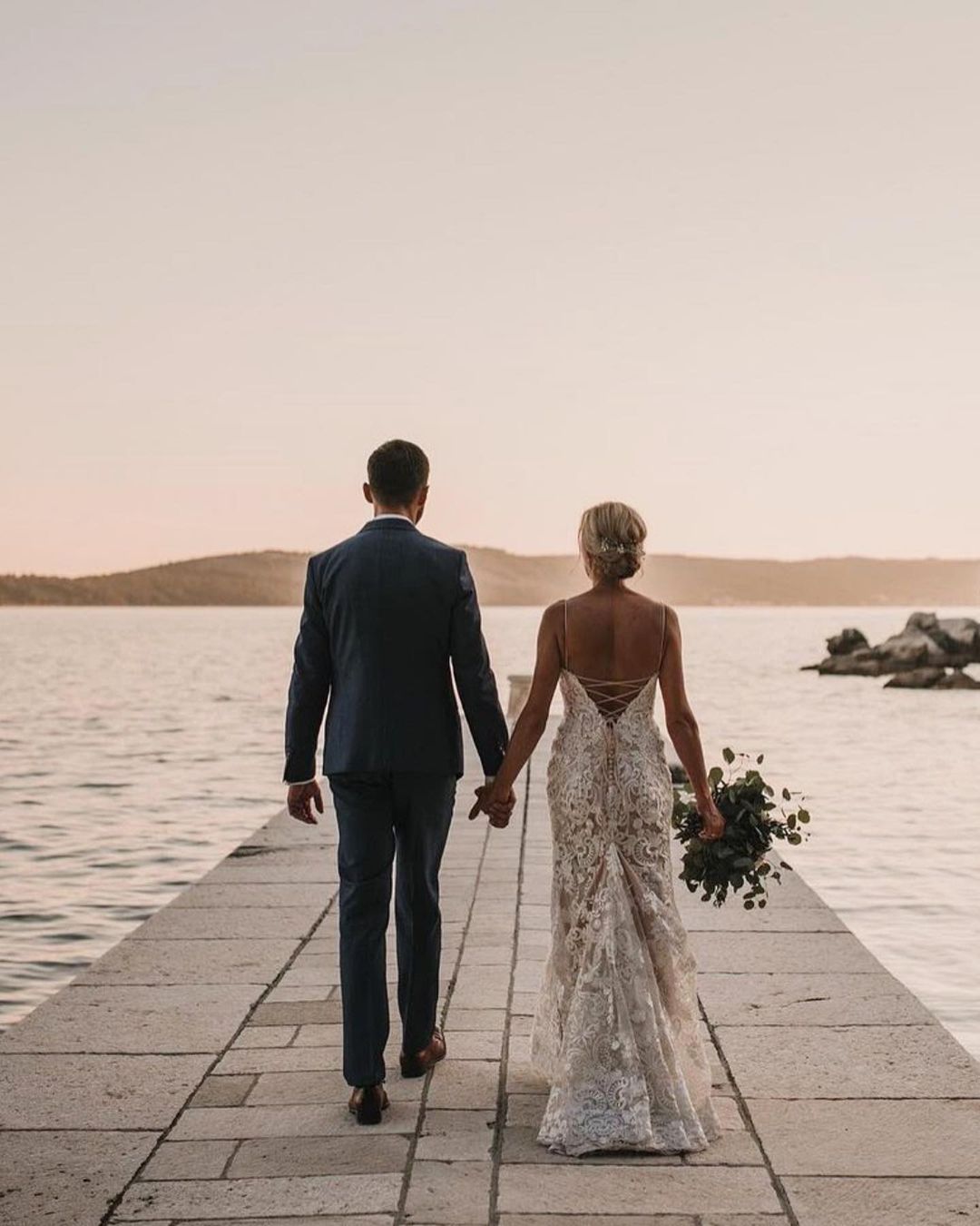 V Neck Lace Mermaid Wedding Dress With Spaghetti Straps Bridal Gown
