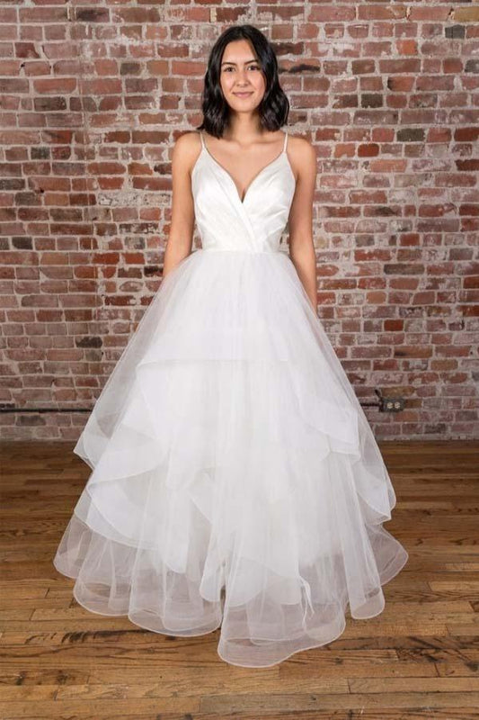 Bodenlanges weißes Satin-Brautkleid mit V-Ausschnitt und Trägern