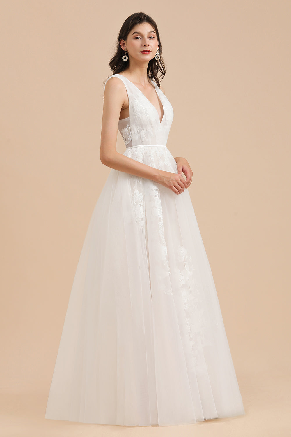 V-Ausschnitt Tüll Spitzenapplikationen Einfaches Brautkleid Garten Brautkleider Bodenlang 