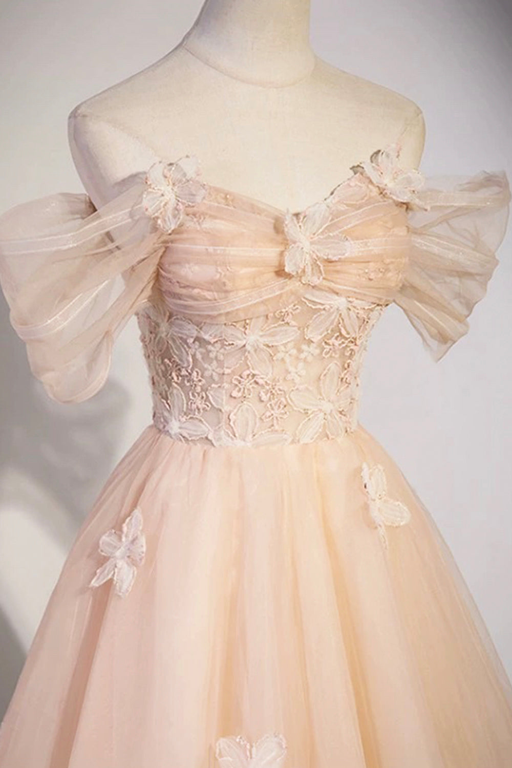 Abiti lunghi formali in tulle con fiori graziosi, abiti da sera con spalle scoperte