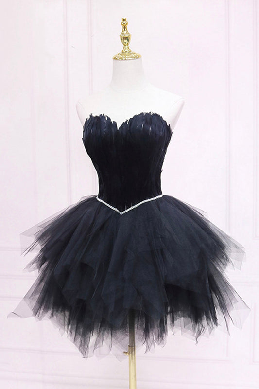 Kurzes Ballkleid aus Tüll mit Federn, A-Linien-Partykleid mit herzförmigem Ausschnitt