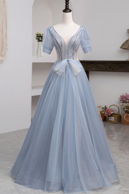 Kurzärmliges, bodenlanges Ballkleid aus Tüll mit Perlen