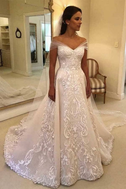 Vestido de novia vintage de corte A con hombros descubiertos y corte triangular con encaje
