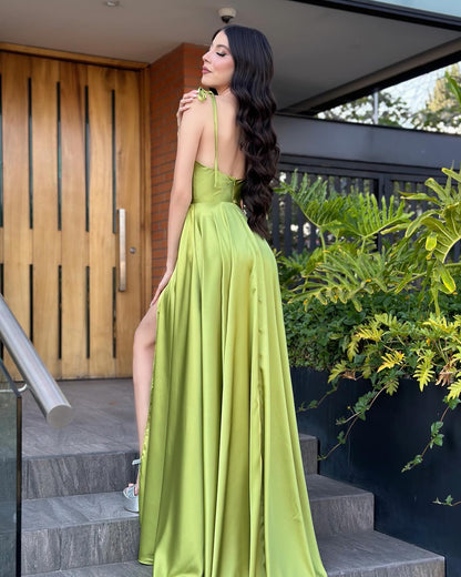 Vestido de fiesta vintage verde sin mangas, de satén, corte A, con hombros descubiertos y volantes abiertos
