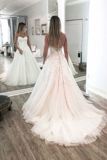 Robe de mariée vintage dos nu sans manches en forme de chapelle 
