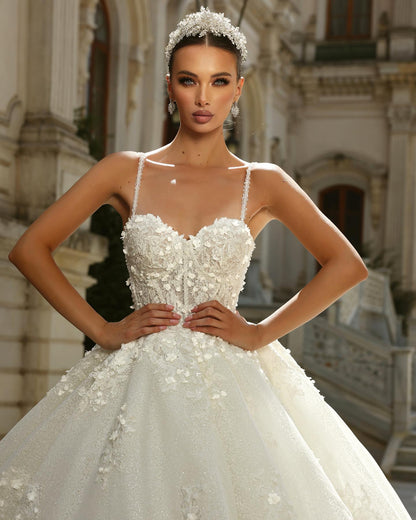 Vintage Ballkleid Spitze Spaghettiträger Ärmelloses weißes Brautkleid mit Applikationen Schleppe