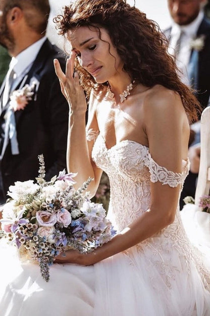 Langes A-Linien-Brautkleid im Vintage-Stil mit schulterfreiem Spitzentüll
