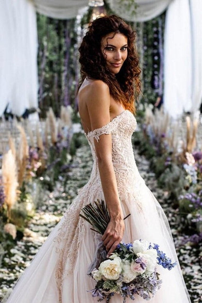 Langes A-Linien-Brautkleid im Vintage-Stil mit schulterfreiem Spitzentüll
