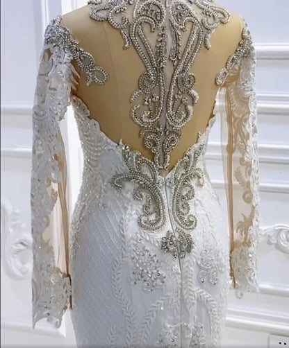 Vestido de noiva vintage com apliques de renda e lantejoulas estilo sereia