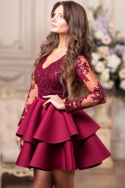 Kurzes Vintage-Ballkleid aus Spitze und Satin in A-Linie mit V-Ausschnitt und Ärmeln