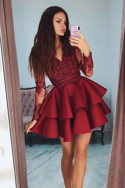 Kurzes Vintage-Ballkleid aus Spitze und Satin in A-Linie mit V-Ausschnitt und Ärmeln