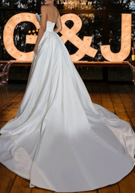 Robe de mariée vintage en satin sans manches à paillettes et sans bretelles