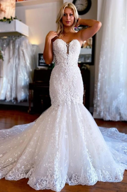 Vestido de noiva vintage com renda em forma de coração e sem mangas estilo sereia