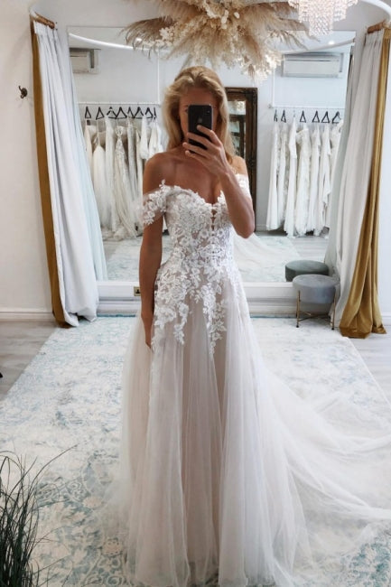 Vestido de noiva vintage com decote em coração, mangas curtas e renda em linha A