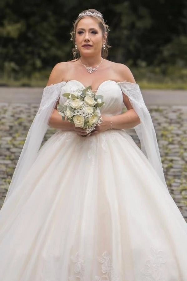 Ivory Sweetheart Sleeveless Ball Gown Wedding Dress With Appliques