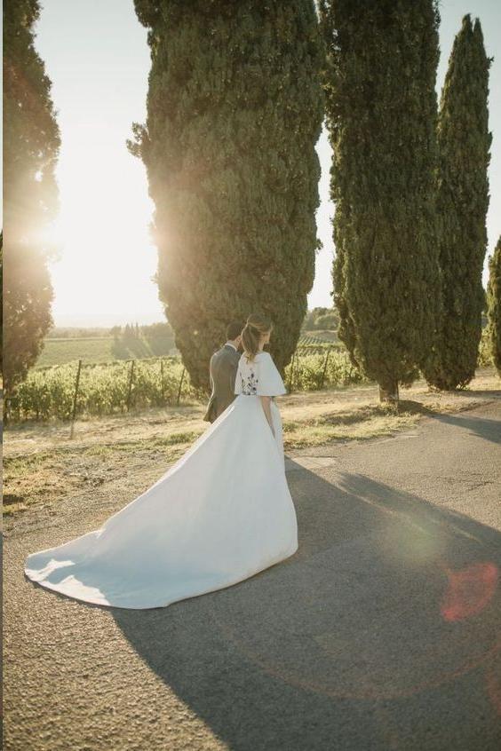 Brautkleider Bateau Stickerei Romantisches Halbarm Brautkleid