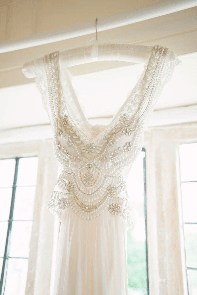 Vestidos de noiva modestos com decote em V profundo e costas abertas para praia WD539