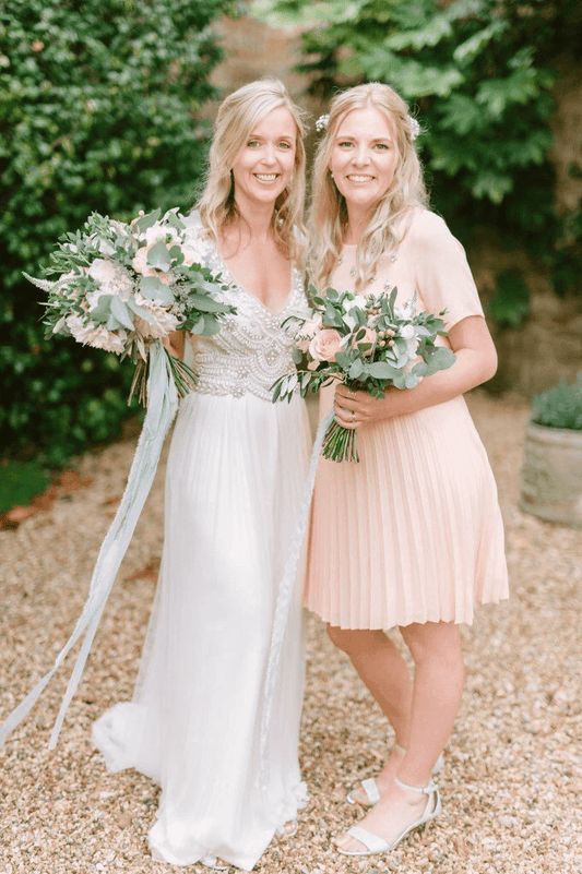 Robes de mariée modestes à col en V profond et dos nu pour la plage WD539