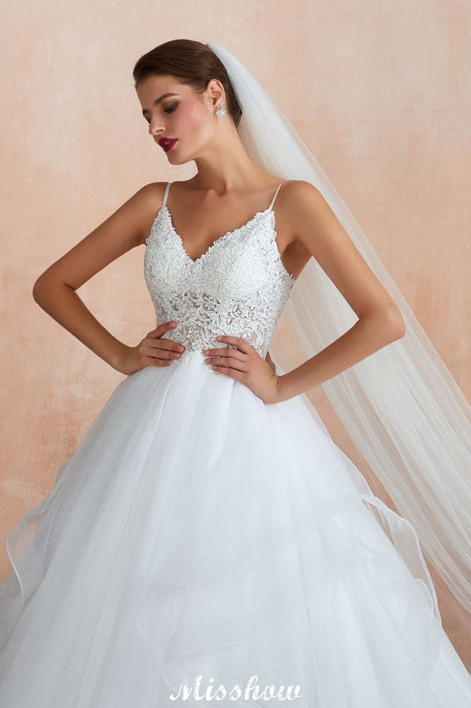 Vestido de novia blanco con cola de capilla, tirantes finos, transparente y con cordones, a la venta.