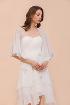 Vestido Branco de Dama de Honra Comprimento ao Joelho com Duas Camadas para Convidada de Casamento e Estolas