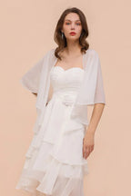 Vestido Branco de Dama de Honra Comprimento ao Joelho com Duas Camadas para Convidada de Casamento e Estolas