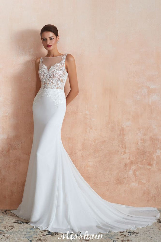 Vestido de novia blanco con escote ilusión y columna, sin mangas
