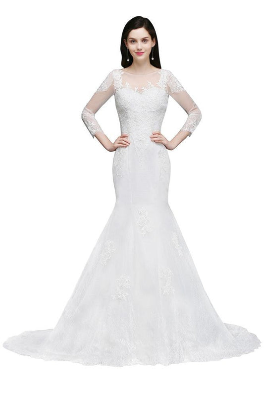Vestido de noiva com renda branca e joia sereia