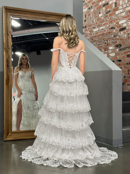 Vestido de fiesta de princesa con corte A, hombros descubiertos, corsé blanco y volantes de encaje