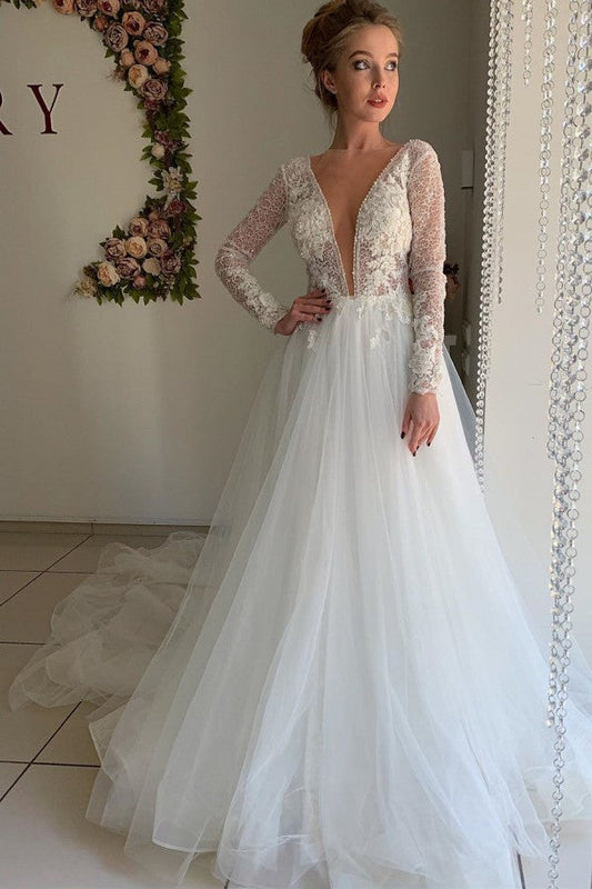 Winterliches, warmes, langärmliges Prinzessinnen-Brautkleid aus Tüll mit V-Ausschnitt