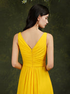 Abito da damigella giallo in chiffon con balze, linea a barca, spacco e lunghezza fino al pavimento, con tasche