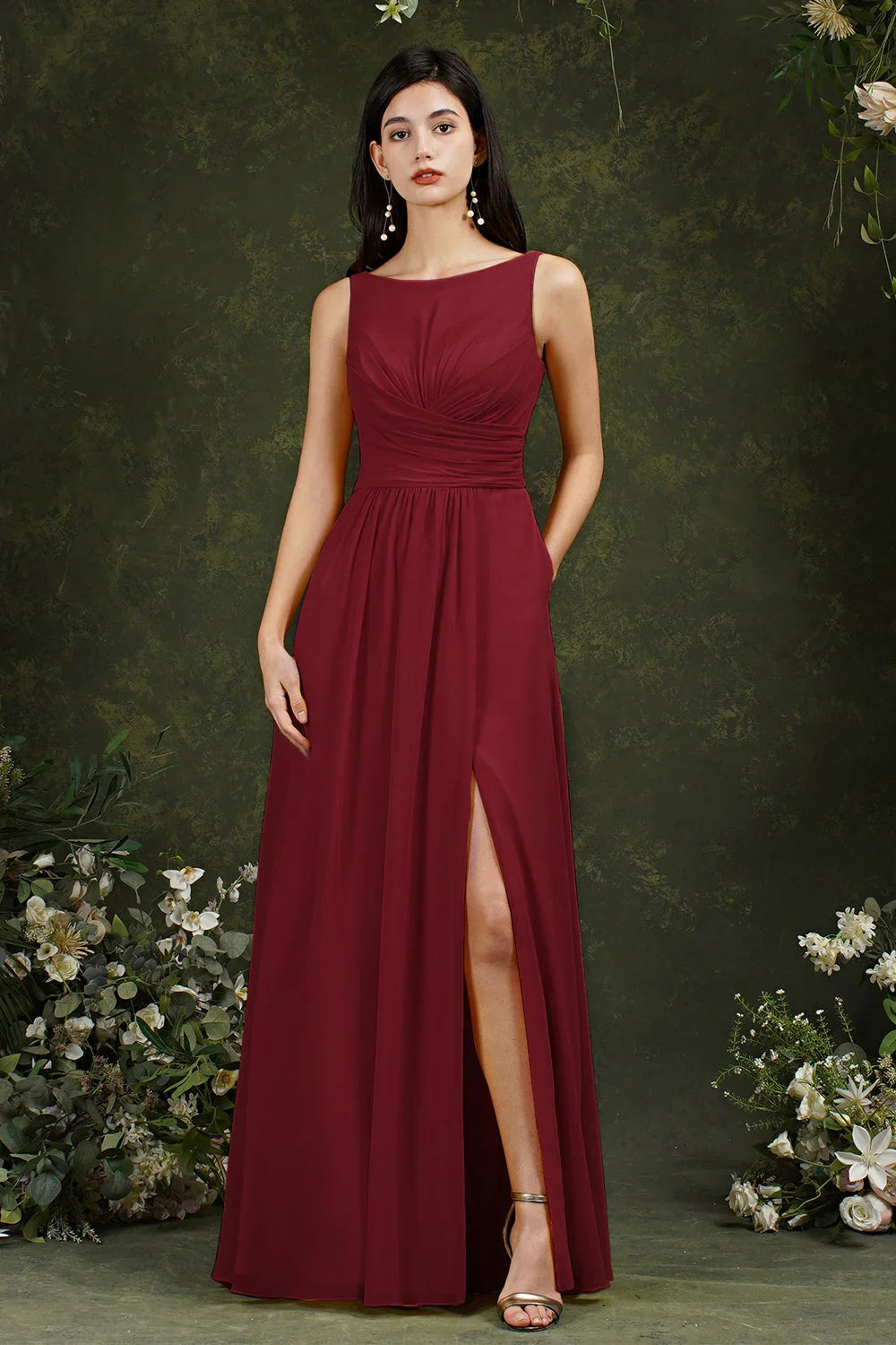 Abito da damigella giallo in chiffon con balze, linea a barca, spacco e lunghezza fino al pavimento, con tasche