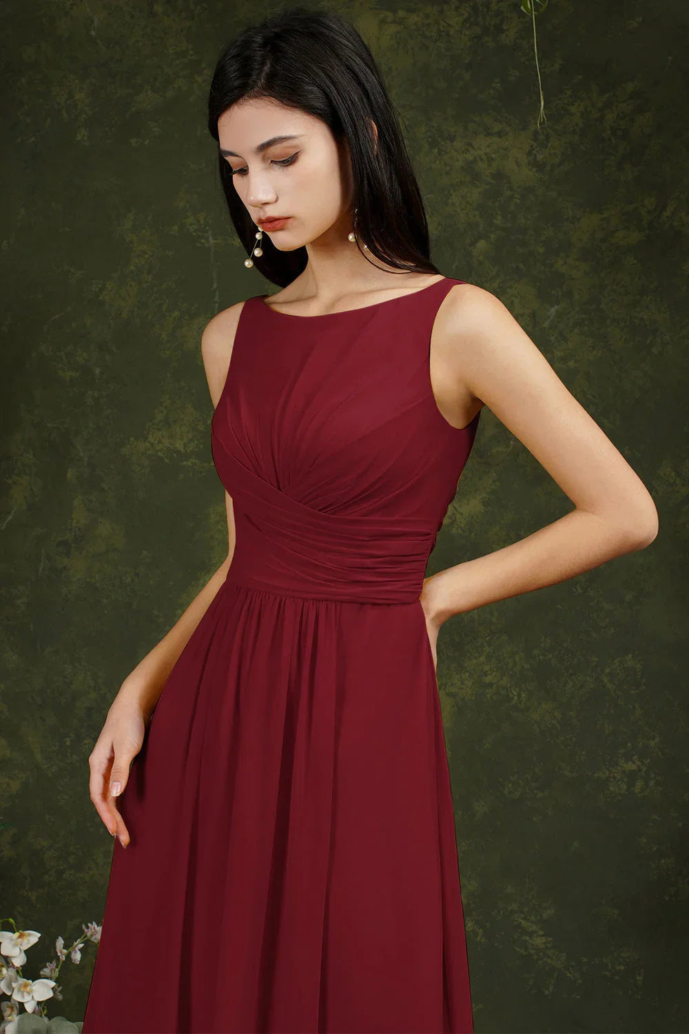 Abito da damigella giallo in chiffon con balze, linea a barca, spacco e lunghezza fino al pavimento, con tasche